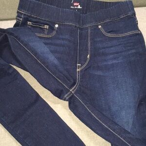 Levi’s Pull On jeans women's size 2 skinny pull-on blue jeans elastic waist